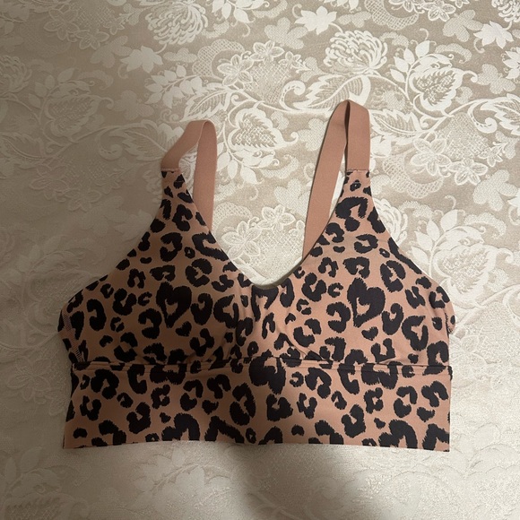 Aerie Real Me Small Cheetah Twisted Back Sports Bra - Picture 2 of 3